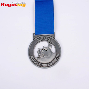 Molde de baño de oro personalizado Cinta Muaré Medalla combinada Muestra de fútbol de oro Medalla comercial Zhongshan Xiaolan