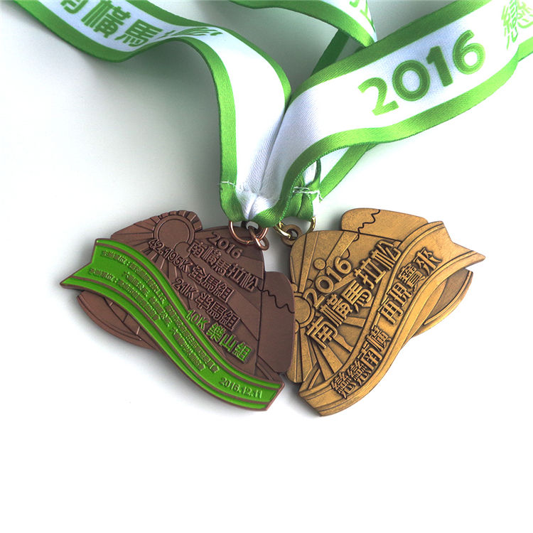 Medalla de premio de maratón de oro personalizada Medalla de antigüedad de aleación de zinc Medalla de recuerdo de carrera deportiva