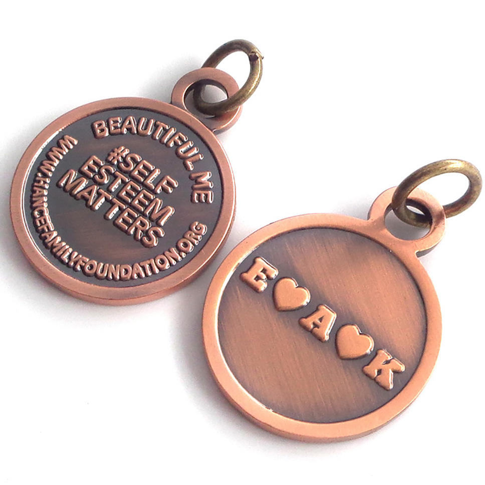 Etiquetas de metal pequeñas personalizadas grabadas con logotipo personalizado al por mayor de fábrica OEM para joyería
