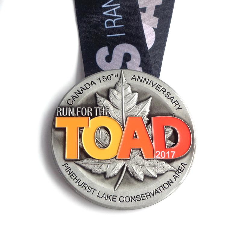 Medalla deportiva de maratón de plata antigua con premio de metal barato personalizado de alta calidad