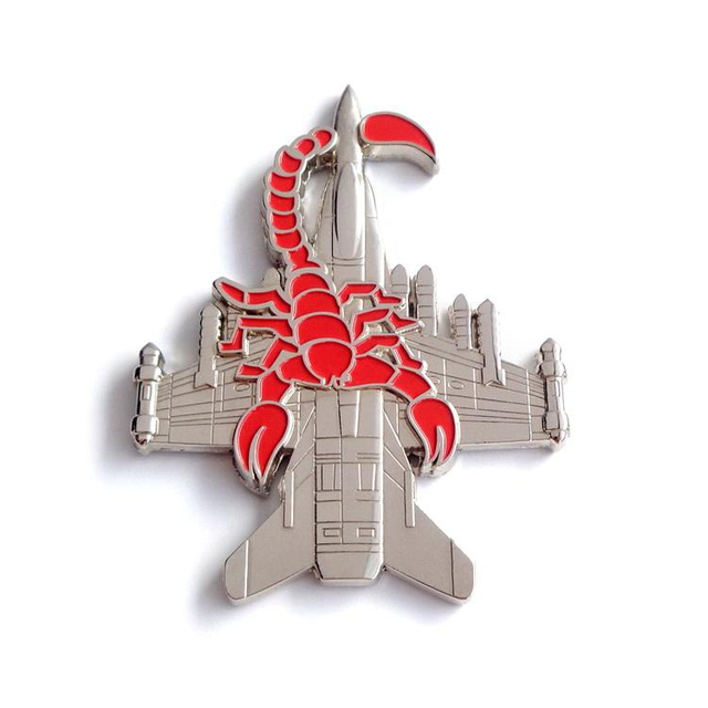 Pernos de esmalte duro de metal personalizado de fabricación OEM, pasador de solapa de alas de piloto suave