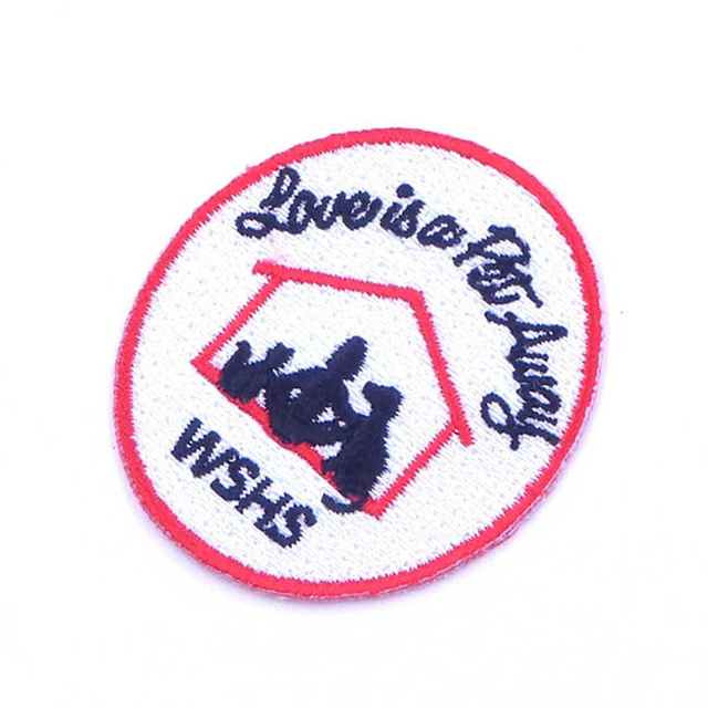 Venta al por mayor ropa personalizada camiseta parches bordados para camisas