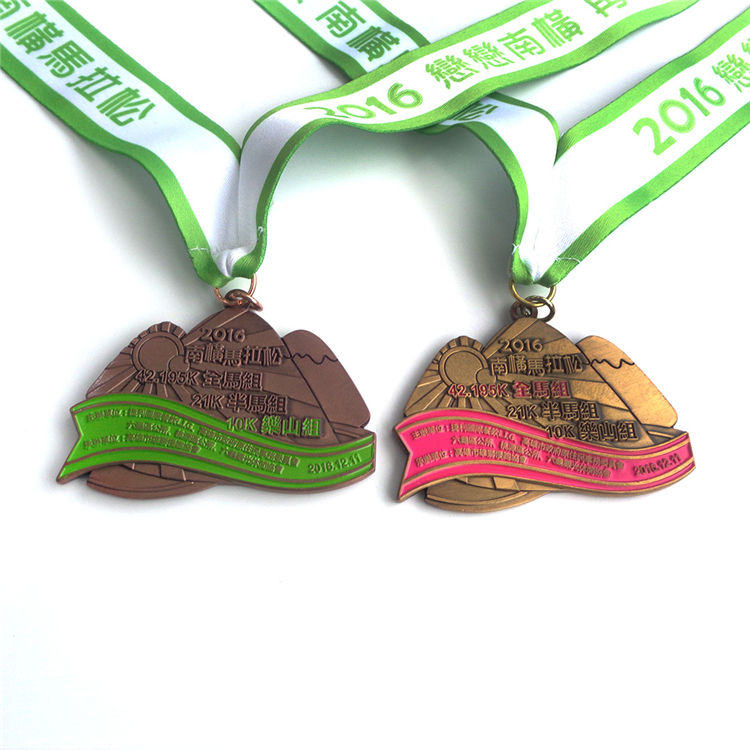 Medalla de premio de maratón de oro personalizada Medalla de antigüedad de aleación de zinc Medalla de recuerdo de carrera deportiva