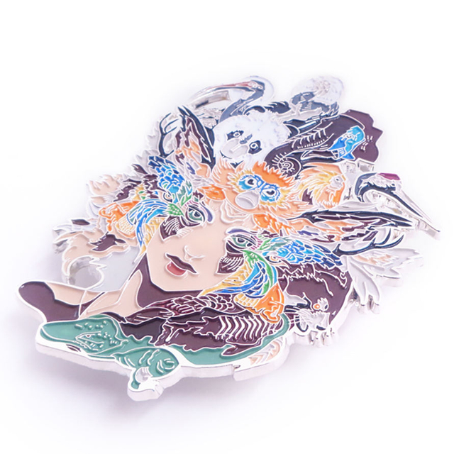 Pin de solapa personalizado Hugoway Anime grandes insignias de Pin de esmalte duro