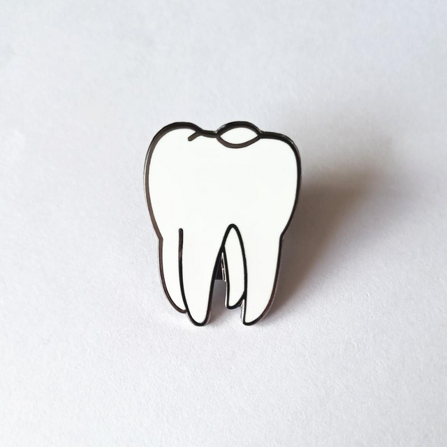 Pin de esmalte de dientes con juego personalizado de fabricación OEM