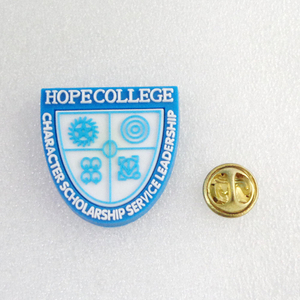 Insignia de PVC suave con emblema de escuela de diseño OEM, insignia personalizada con logotipo en relieve, Pin de solapa de goma